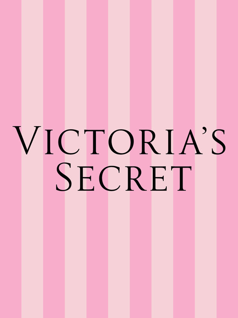 Born in Roma Donna est un parfum aux accents floraux-orientaux moderne et haute couture.